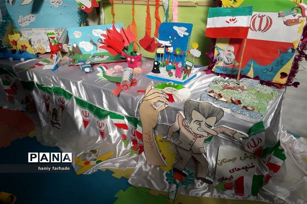 بر‌پای نمایشگاه مهد‌انقلاب ‌به‌مناسبت ۲۲بهمن‌