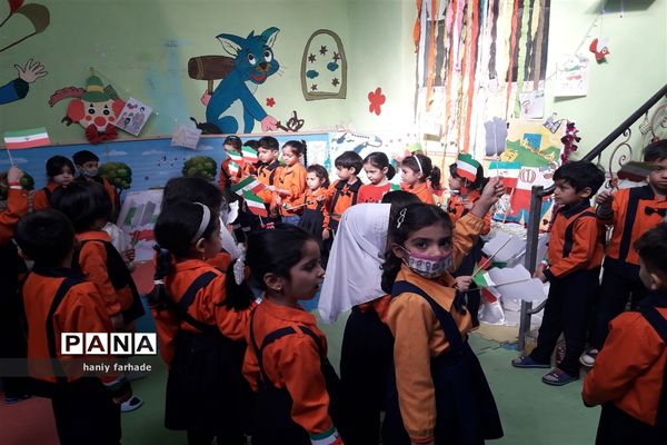 بر‌پای نمایشگاه مهد‌انقلاب ‌به‌مناسبت ۲۲بهمن‌