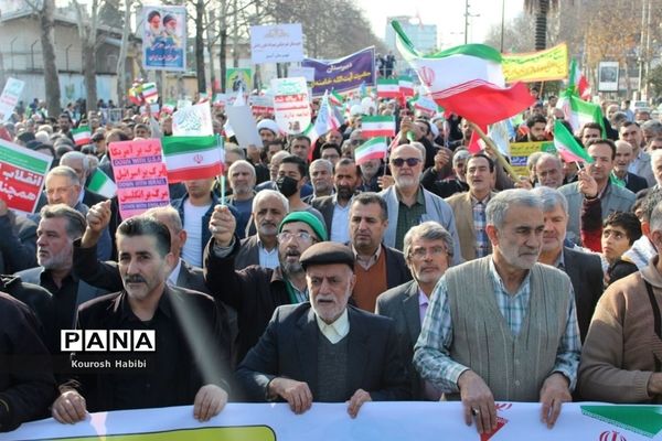 گام‌های استوار مردم آمل در چهل و پنجمین فجر انقلاب