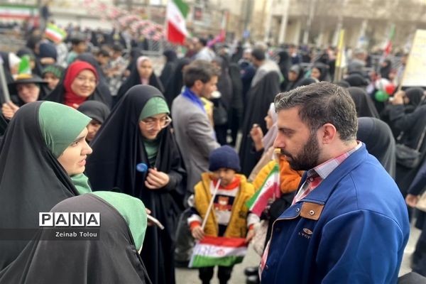 حضور پرشور مردم و مسئولان مشهدی در غرفه میدان ۱۴ صفر دو
