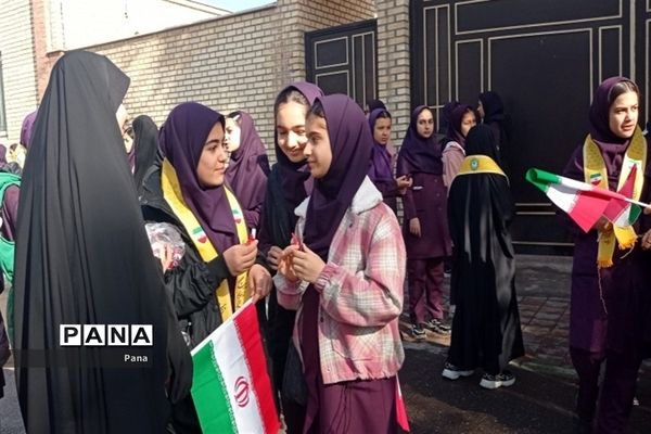 حضور اعضای سازمان دانش‌آموزی استان مرکزی در راهپیمایی ۲۲ بهمن