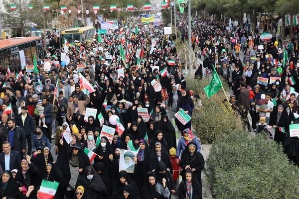 حضور مردم غیور بیرجندی در راهپیمایی یوم الله 22 بهمن‌/ فیلم