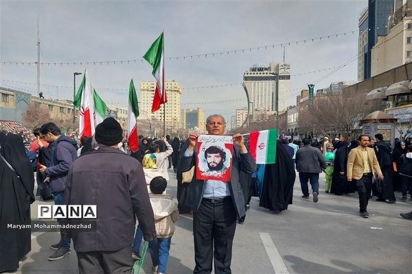 راهپیمایی باشکوه یوم الله ۲۲ بهمن در جوار حرم مطهر رضوی