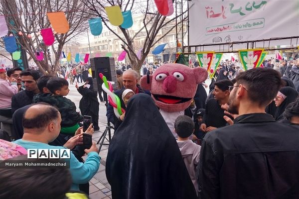 راهپیمایی باشکوه یوم الله ۲۲ بهمن در جوار حرم مطهر رضوی