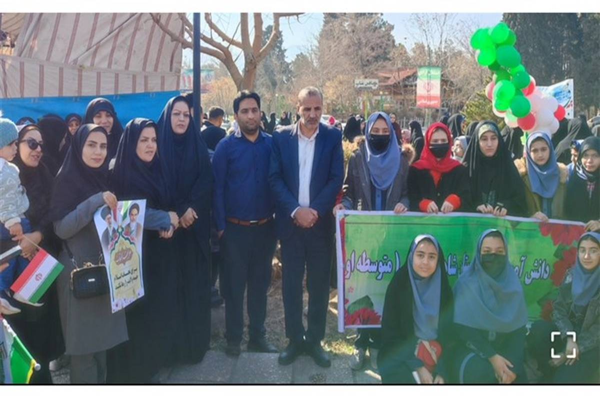 حضور پر‌شور دانش‌آموزان دبیرستان شاهد نرجس فولادشهر در راهپیمایی ۲۲ بهمن/ فیلم