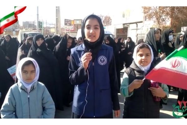 حضور پرشور دانش‌آموزان منطقه افشار در راهپیمایی ۲۲بهمن/ فیلم