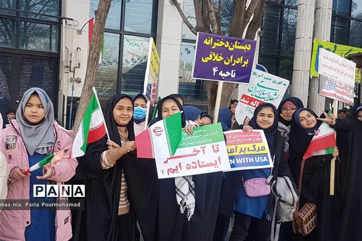 حضور پرشور دانش‌آموزان شیراز در چهل و پنجمین بهار پیروزی انقلاب اسلامی/ فیلم