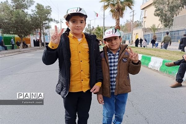 حضور دانش‌آموزان زاهدانی در راهپیمایی ۲۲ بهمن