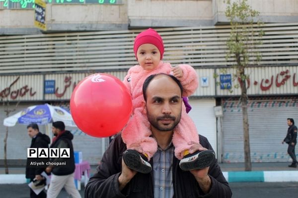 برپایی غرفه سازمان دانش‌آموزی شهر تهران