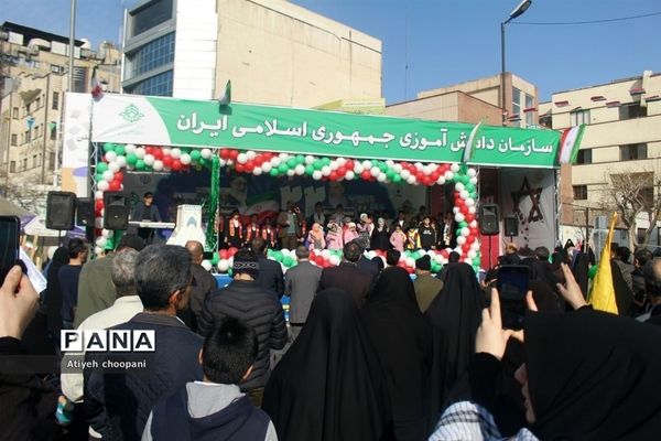 برپایی غرفه سازمان دانش‌آموزی شهر تهران