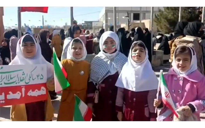 حضور دانش‌آموزان کودک و نوجوان شهر سهرورد در راهپیمایی ۲۲بهمن/ فیلم