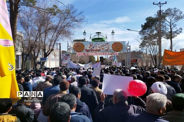 حضور مردم انقلابی نایین در راهپیمایی ۲۲ بهمن
