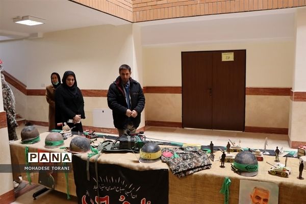 نمایشگاه دست سازه های دانش‌آموزان هنرستان منصوره خلیلی ناحیه یک بهارستان