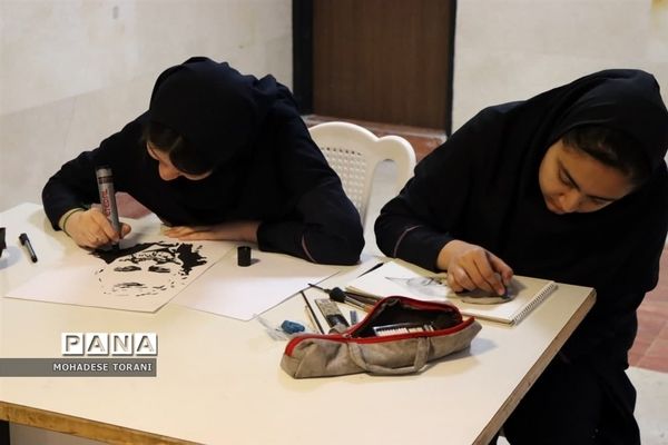نمایشگاه دست سازه های دانش‌آموزان هنرستان منصوره خلیلی ناحیه یک بهارستان