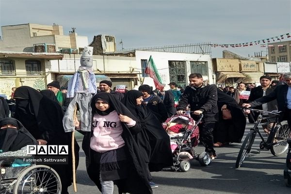 راهپیمایی یوم الله 22 بهمن در قم-3