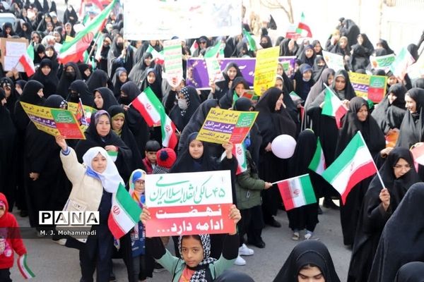 راهپیمایی 22 بهمن در شهر قنوات قم