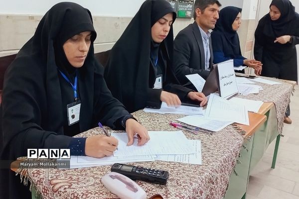 جشنواره همیار معلم در دبیرستان زهره خبازی شهرستان دماوند