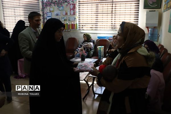 آیین تجلیل از نو مادران در آموزشگاه 12 فروردین ناحیه یک بهارستان