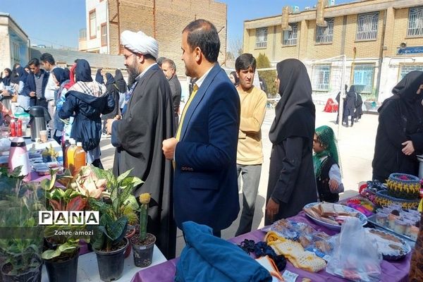 بازارچه کسب و کار دانش‌آموزی در دبیرستان شهید محمدی پور خلیل‌آباد