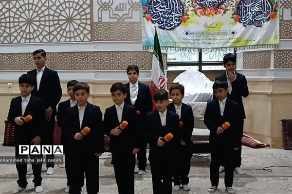 اجرای گروه سرود دانش‌آموزی فرزندان حاج قاسم در مسجد امام حسین(ع)/ فیلم