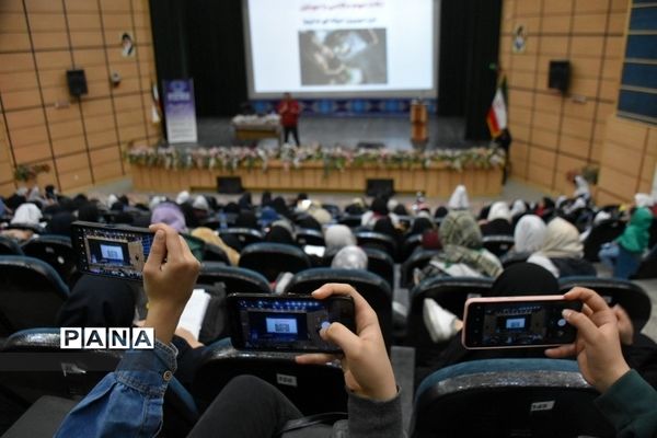 دوره آموزش سواد رسانه و آموزش عکاسی با موبایل در تالار ادب