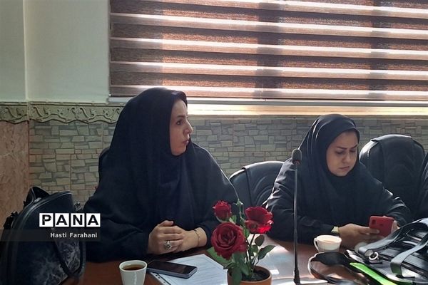 جلسه تفاهم‌نامه بهسازی سرویس‌های بهداشتی مدارس در شهرستان قرچک
