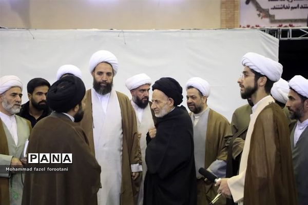 بازدید نماینده ولی فقیه در خراسان جنوبی از نمایشگاه گذری بر تاریخ صد ساله ایران