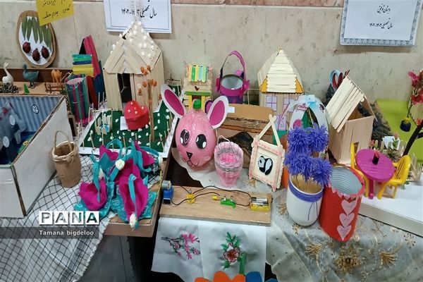 جشنواره غذاهای محلی و دست‌سازه‌های دانش‌آموزان در مدرسه توفیق شهرستان رباط کریم