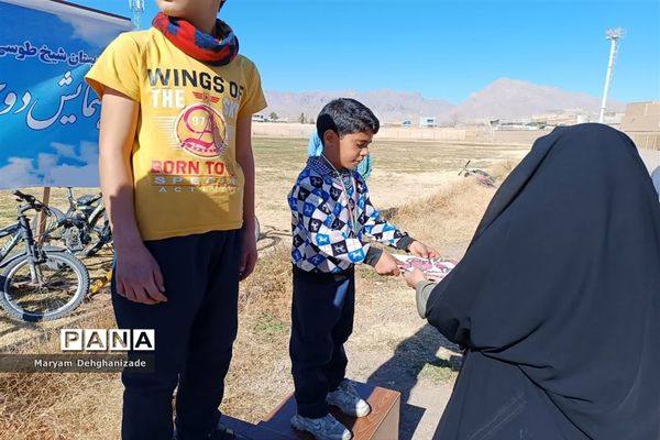 همایش دوچرخه‌سواری به‌مناسبت هفته هوای پاک در مهریز
