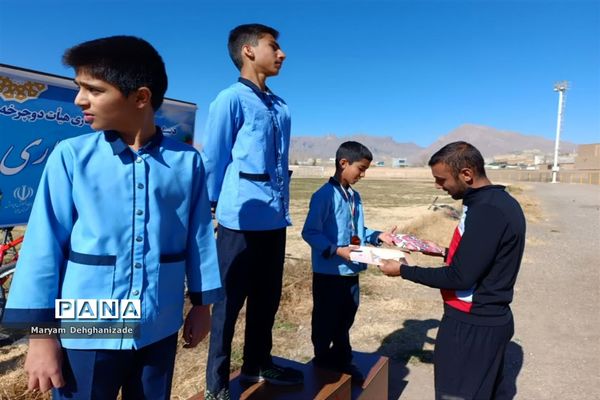 همایش دوچرخه‌سواری به‌مناسبت هفته هوای پاک در مهریز