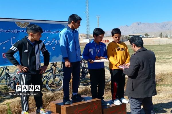 همایش دوچرخه‌سواری به‌مناسبت هفته هوای پاک در مهریز