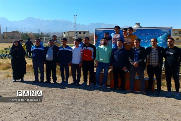 همایش دوچرخه‌سواری به‌مناسبت هفته هوای پاک در مهریز