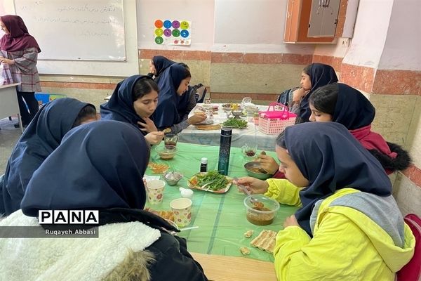 بسیج ملی تغذیه در دبستان زکیه شهرستان ملارد