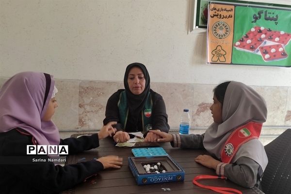 رقابت ۴۵۰ دانش‌آموز دختر دبستانی ناحیه ۳ شیراز در المپیاد بازی‌های فکری رویش