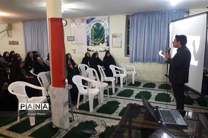 جلسه والدین پایه دوازدهمی دبیرستان نمونه آیت الله خامنهای کاشمر