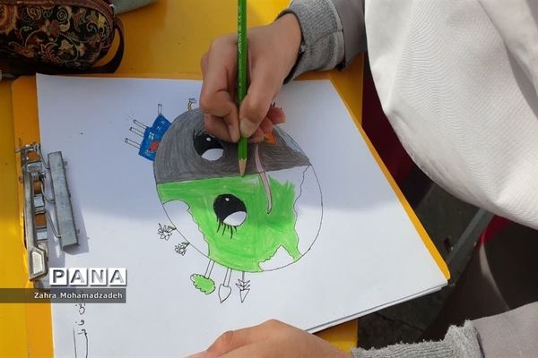 جشنواره نقاشی به مناسبت هفته هوای پاک در دبستان شاهد محمود‌آباد