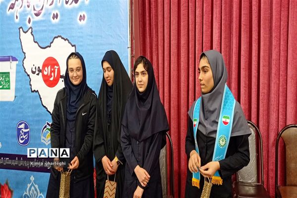 برگزاری تریبون آزاد ویژه انتخابات ۱۴۰۲ در مدرسه نمونه دولتی ارشاد