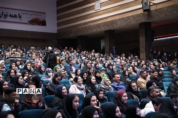 تجلیل از دانش‌آموزان برگزیده مسابقات فرهنگی و هنری تفت