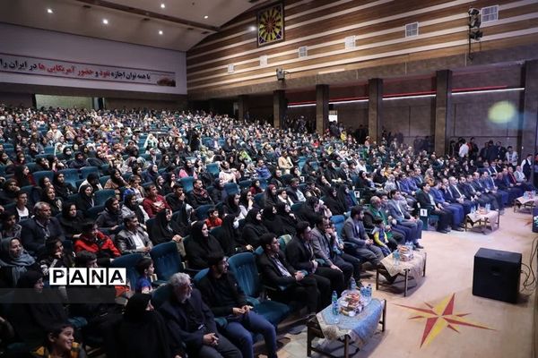 تجلیل از دانش‌آموزان برگزیده مسابقات فرهنگی و هنری تفت