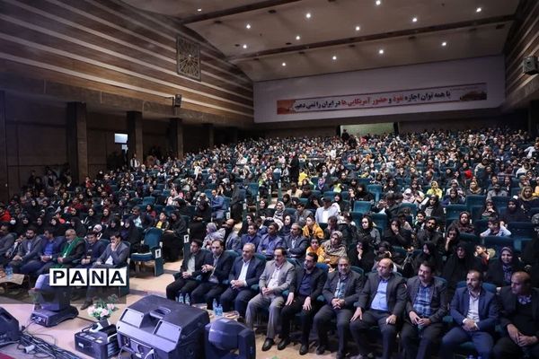 تجلیل از دانش‌آموزان برگزیده مسابقات فرهنگی و هنری تفت