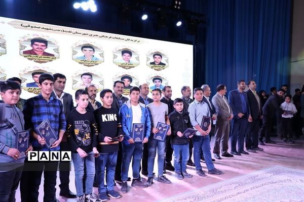 تجلیل از دانش‌آموزان برگزیده مسابقات فرهنگی و هنری تفت