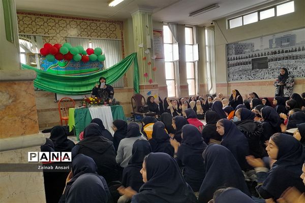جشن ولادت امام جواد(ع) دانش‌آموزان دبیرستان فاطمیه شهرستان ملارد در مسجدجامع خامس آل عبا