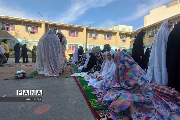 دانش آموزان دبیرستان استاد شهریار مشهد نماز باران خواندند