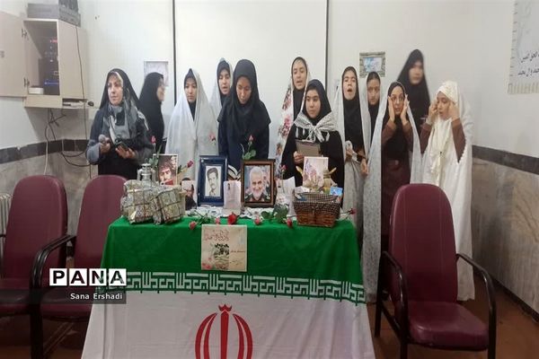 مراسم تقدیر از خانواده‌ شهدا درآموزشگاه نیایش اسلامشهر