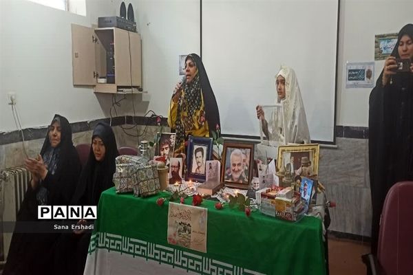 مراسم تقدیر از خانواده‌ شهدا درآموزشگاه نیایش اسلامشهر