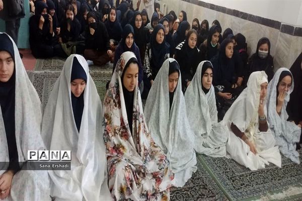 مراسم تقدیر از خانواده‌ شهدا درآموزشگاه نیایش اسلامشهر