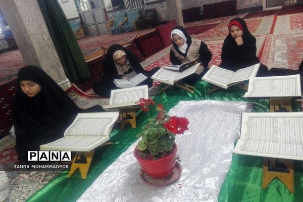 اعتکاف دانش‌آموزی در مسجد جامع شهریار