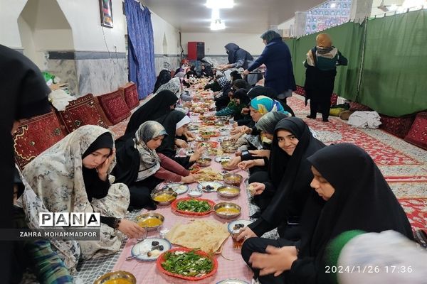 اعتکاف دانش‌آموزی در مسجد جامع شهریار