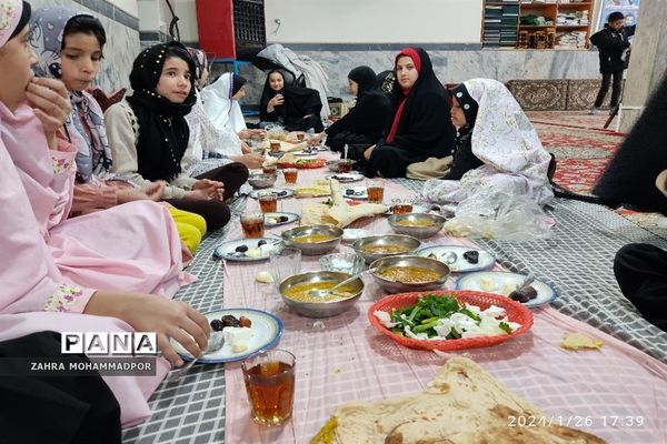 اعتکاف دانش‌آموزی در مسجد جامع شهریار