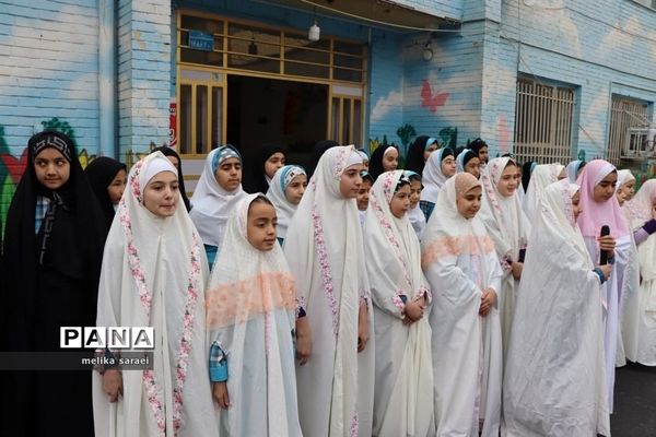 جشن  میلاد امام علی(ع) در آموزشگاه کمیل ناحیه یک بهارستان